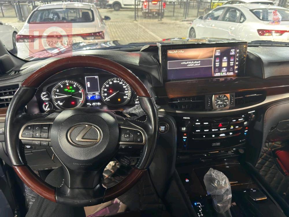 Lexus LX